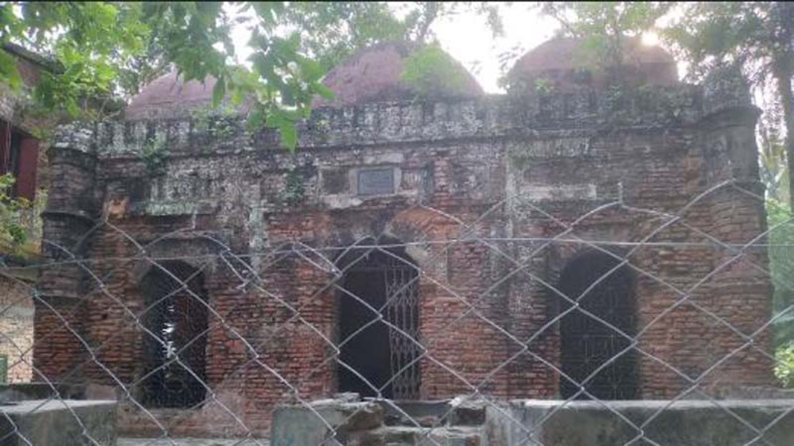 বাঘা শাহী মসজিদ এলাকার ঐতিহাসিক নিদর্শন জরুরি সংরক্ষণ প্রয়োজন