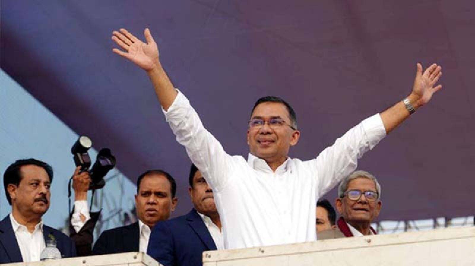 নিরঙ্কুশ জয় পেল বিএনপি, সরকারে যাচ্ছে ২০ বছর পর