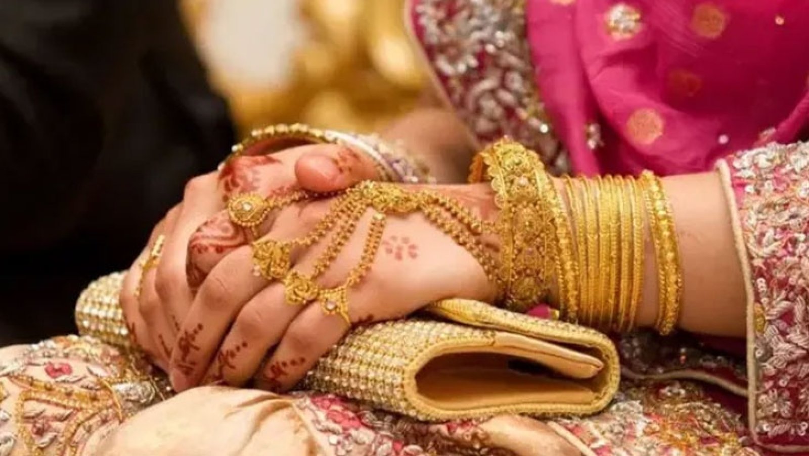 সাত দফা কমার পর বাড়ল স্বর্ণের দাম