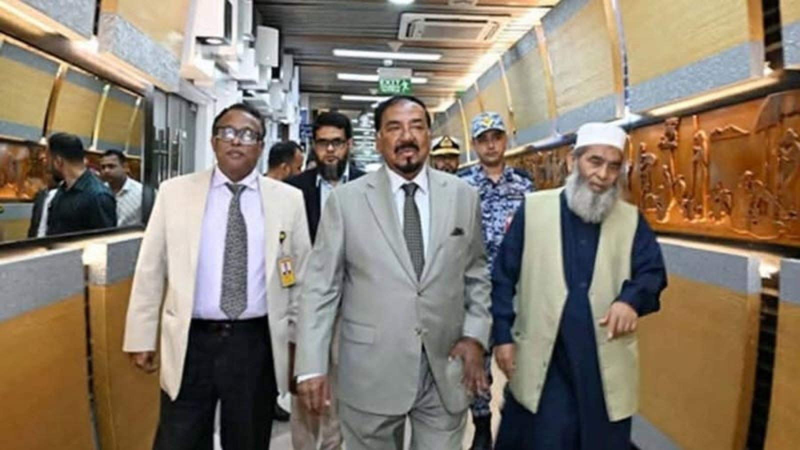 খামেনির জানাজায় অংশ নিতে ঢাকা ত্যাগ করেছেন স্পিকার