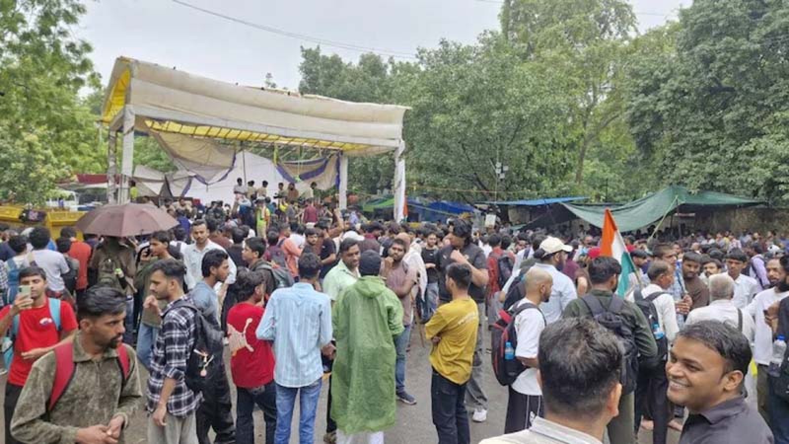 সেই একই জায়গা দখল করেছে ককরোচ জনতা পার্টি, উত্তপ্ত দিল্লি