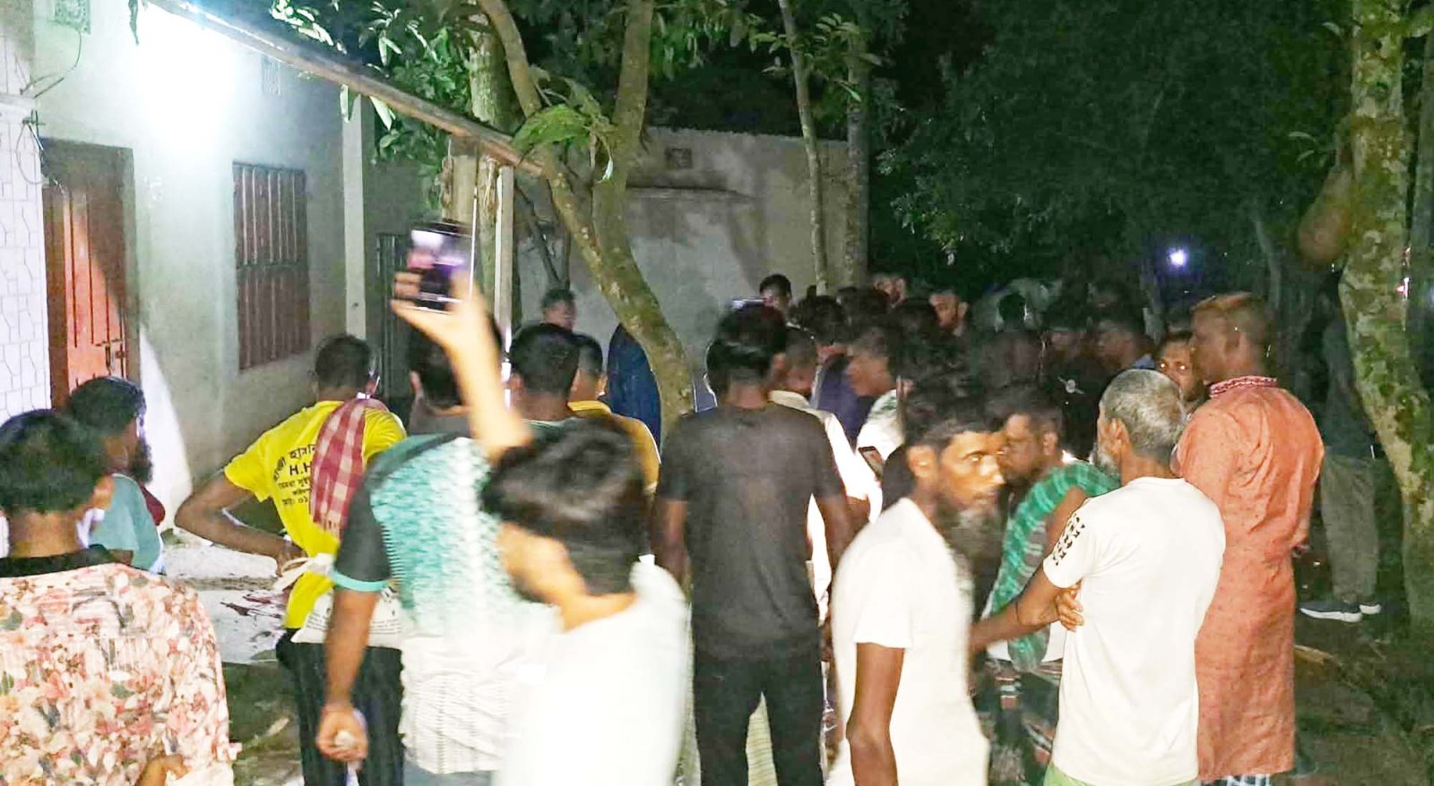 চাটমোহরে ভ্যানচালককে গলা কেটে হত্যা করেছে দূর্বৃত্তরা
