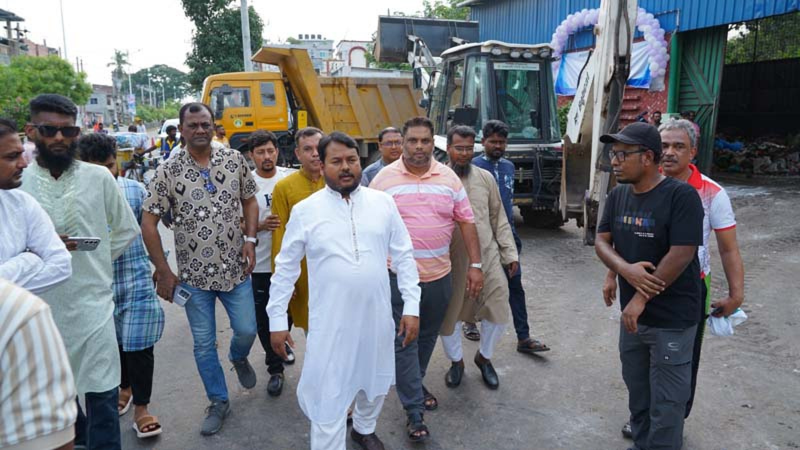 ঘোষিত সময়ের আগেই কোরবানির বর্জ্য অপসারণ করলো রাসিক
