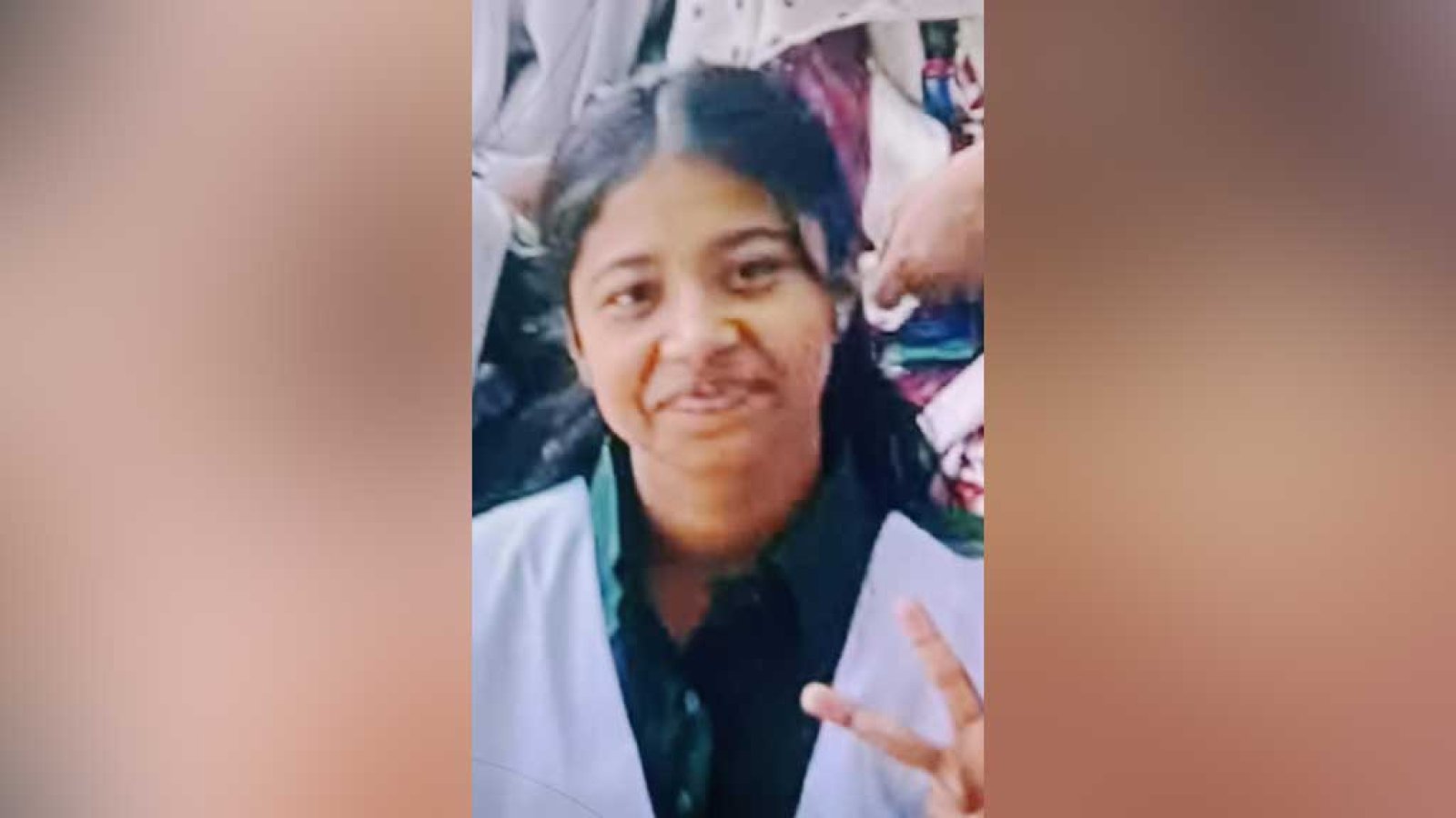 রাজধানীর রায়েরবাজারে বাসার সামনে স্কুল ছাত্রীকে কুপিয়ে খুন