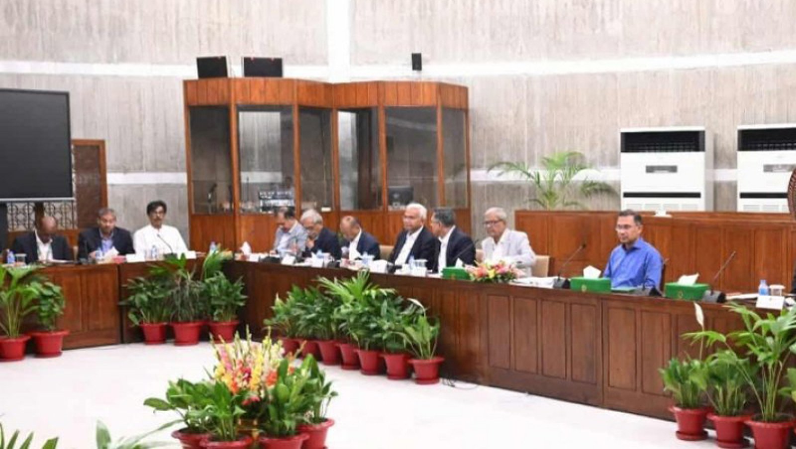 বিদ্যুৎ সাশ্রয়ে ৯-৪টা অফিস, দোকানপাট বন্ধ ৬টায়