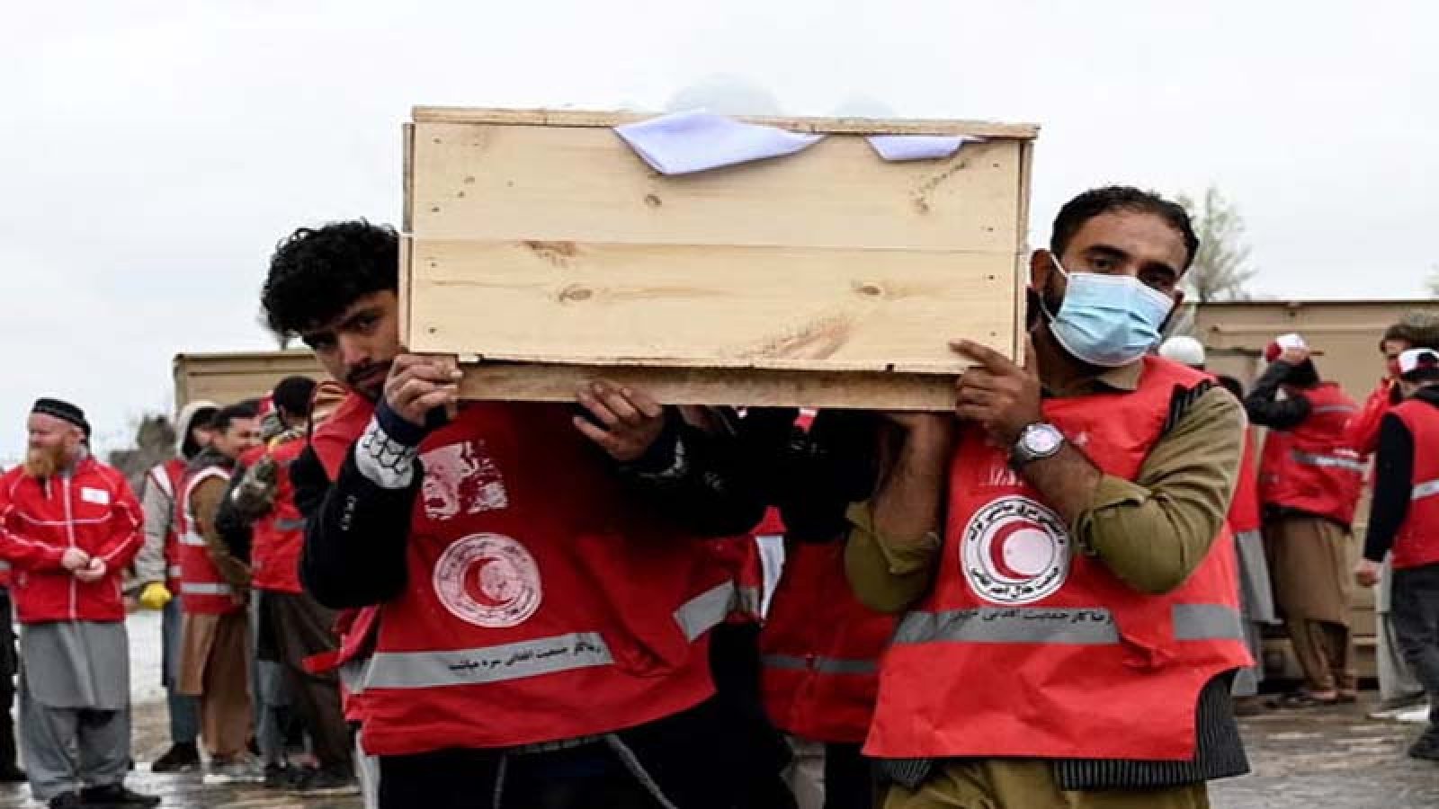 আফগানিস্তানের বিরুদ্ধে পাকিস্তানের হামলা ৫ দিনের জন্য স্থগিত, কাবুলে গণজানাজা