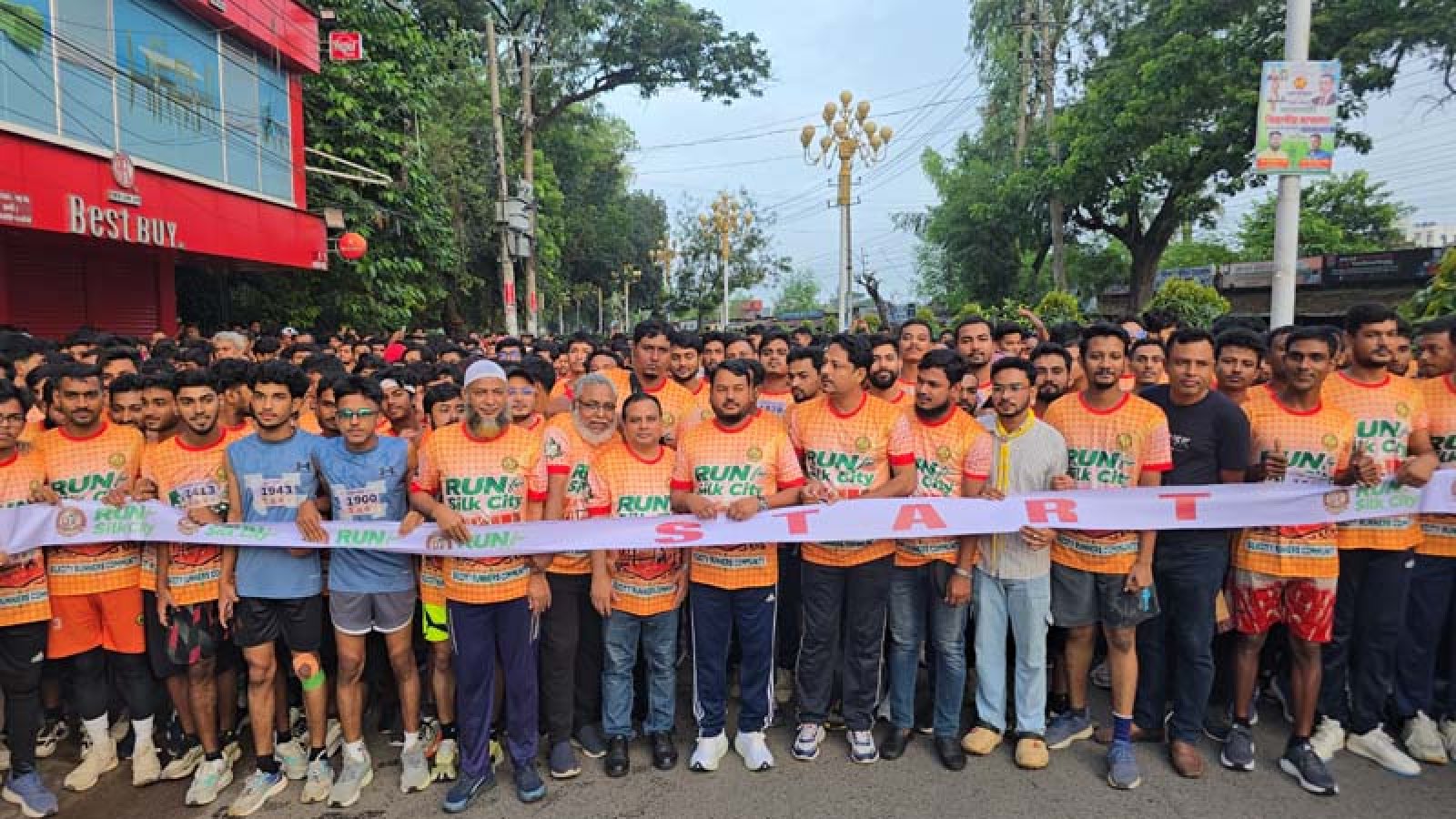 রাজশাহীতে অনুষ্ঠিত হলো ১০ কিলোমিটার ম্যারাথন  ‘রান ফর সিল্ক সিটি’