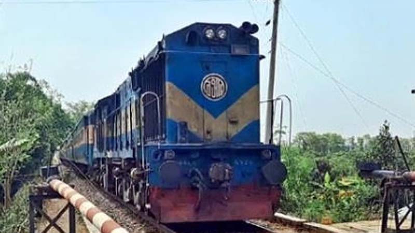 নাচোলে ট্রেনের ধাক্কায় এক যুবকের মৃত্যু