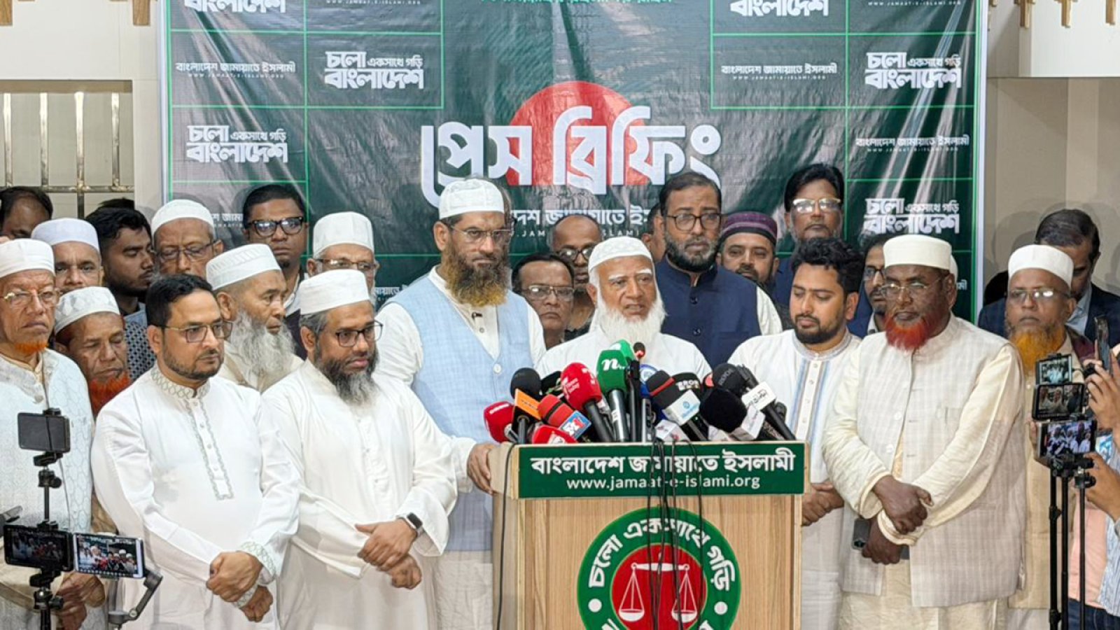 ফলে ‘কারচুপি’, ভোটের পরে ‘হামলা’, প্রয়োজনে ‘নিজেদের পথ’ ধরার হুঁশিয়ারি জামায়াত আমিরের