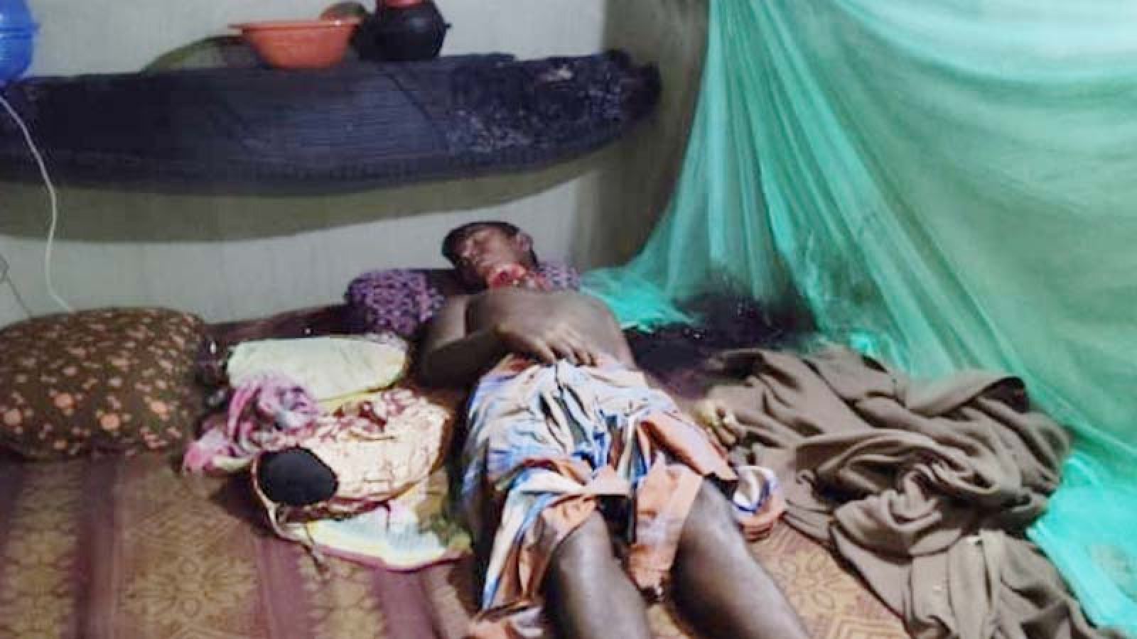 নওগাঁয় একই পরিবারের চারজনকে গলা কেটে হত্যা