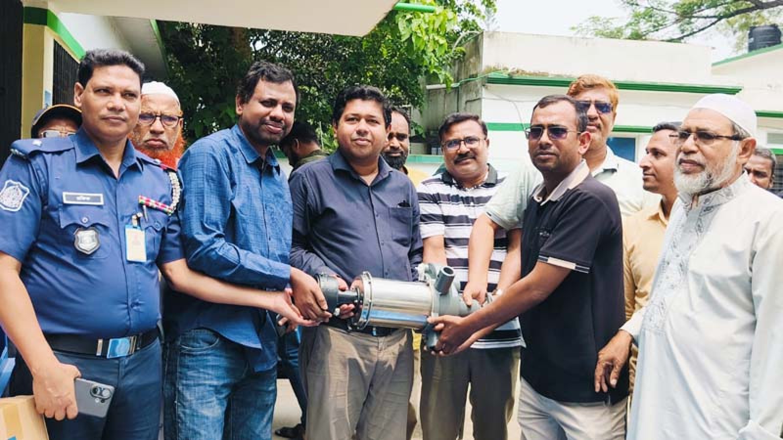 সিংড়ায় মৎস্যচাষীদের মাঝে মৎস্য উপকরণ বিতরণ
