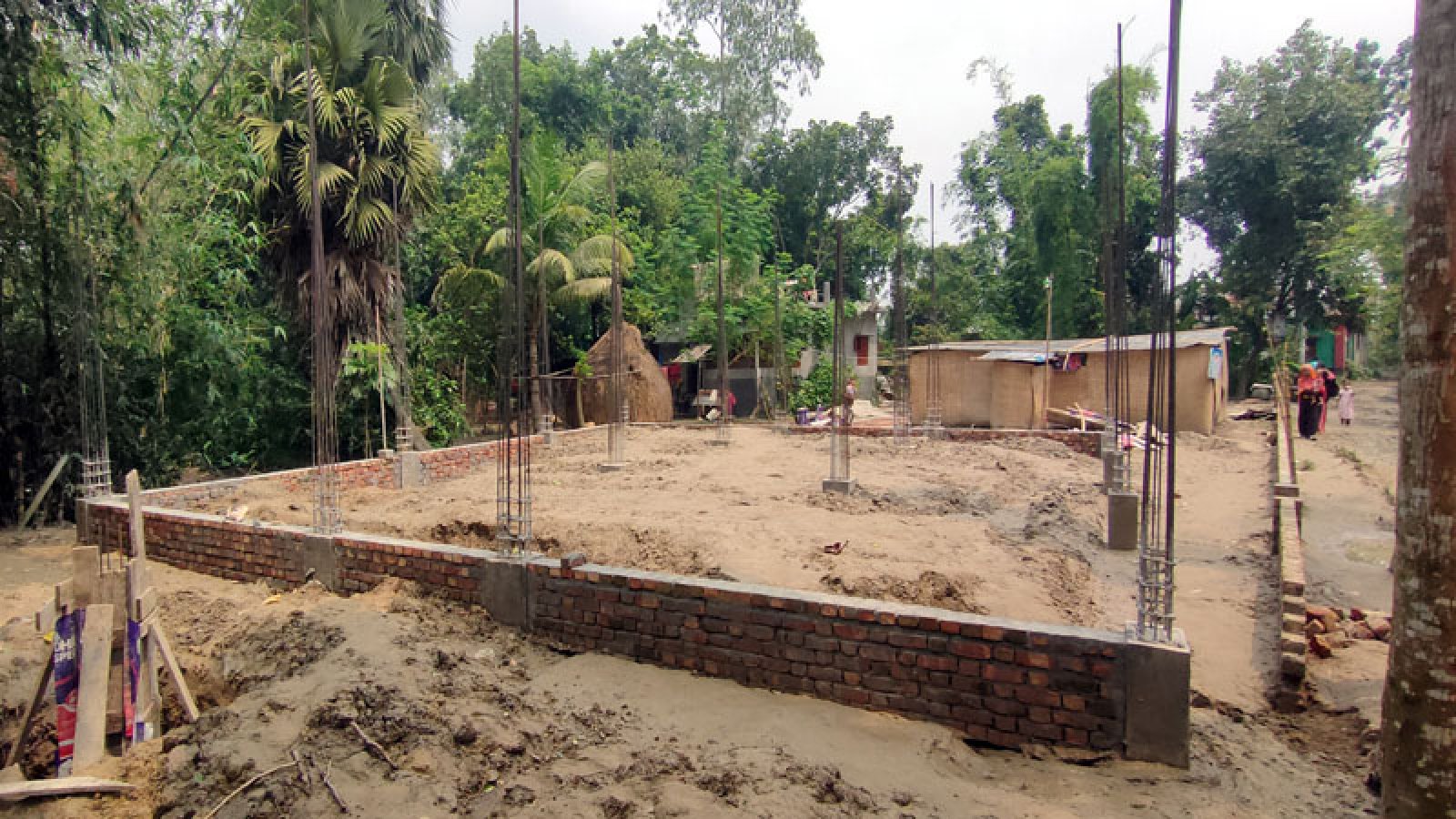 নওগাঁয় মসজিদ নির্মাণের অজুহাতে ব্যক্তিগত জমি দখলের অভিযোগ,রক্তক্ষয়ী সংঘর্ষের আশঙ্কা