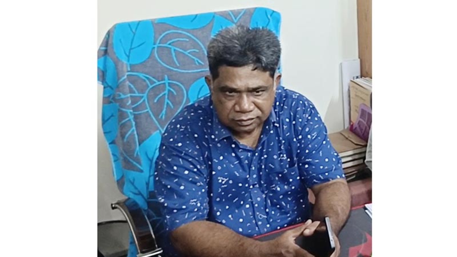 সাংবাদিকদের দাবির মুখে হল প্রাধ্যক্ষকে  অপসারণ