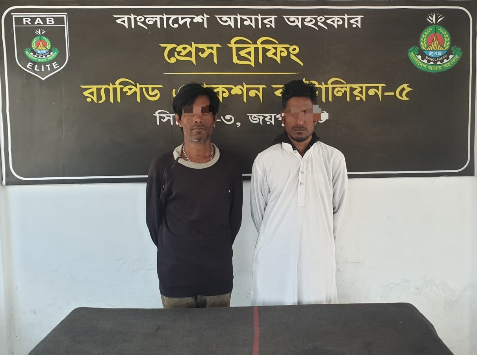 জয়পুরহাটে ৫০ পিস বুফ্রেনরফিন ইঞ্জেকশনসহ দুই মাদক ব্যবসায়ীকে গ্রেফতার
