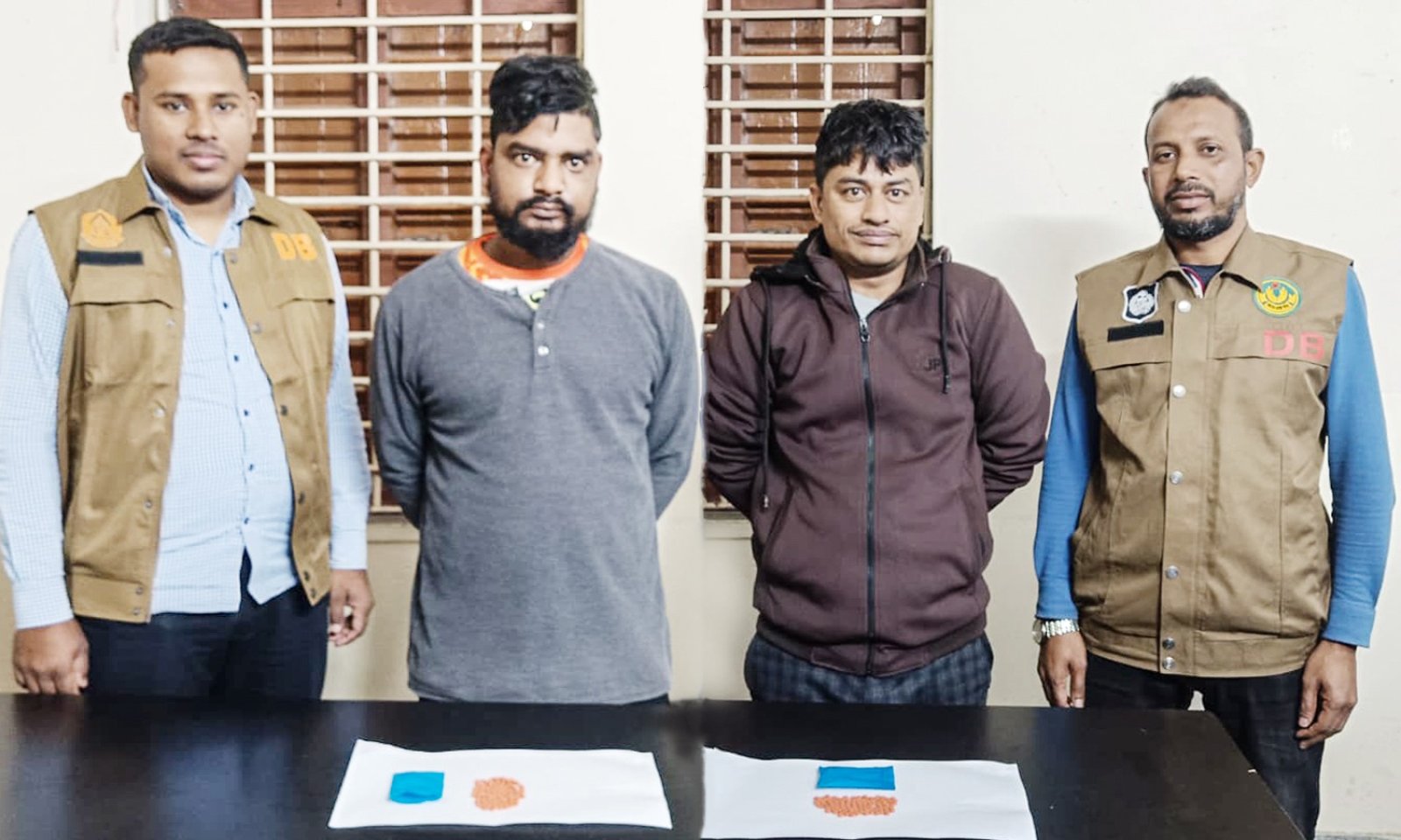 মাদকবিরোধী অভিযানে ২ জন গ্রেপ্তার; ইয়াবা ট্যাবলেট উদ্ধার