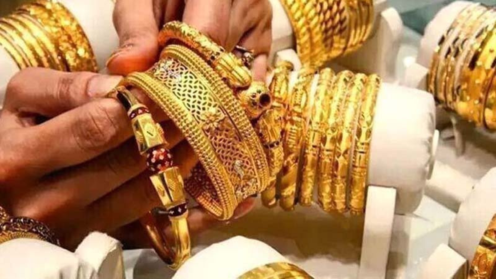 এবার সোনার দাম ভরিতে কমলো ৪৪৩২ টাকা