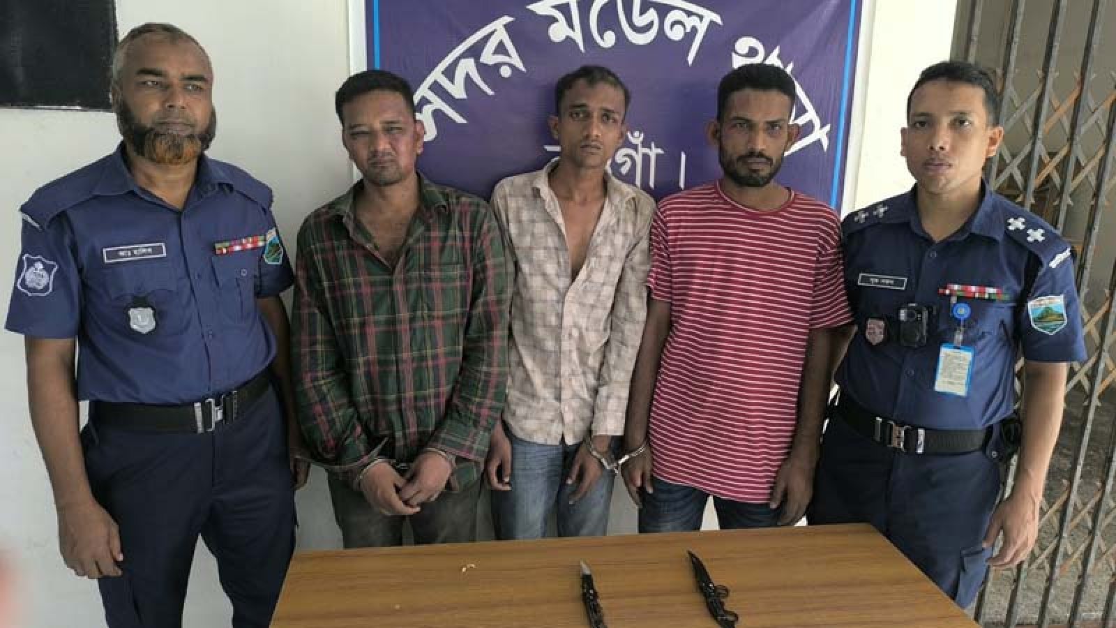ছিনতাইকালে নারায়ণগঞ্জের অজ্ঞান পার্টির  তিন সদস্য নওগাঁয় জনতার হাতে আটক
