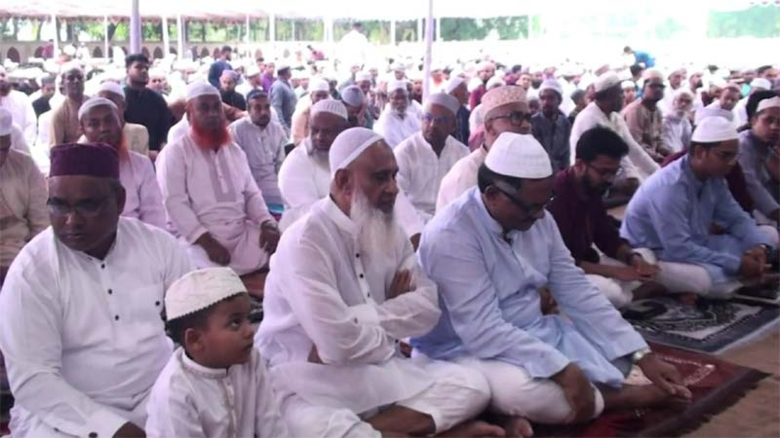 নাটোরে ইদ-উল-আজহার  নামাজ আদায়