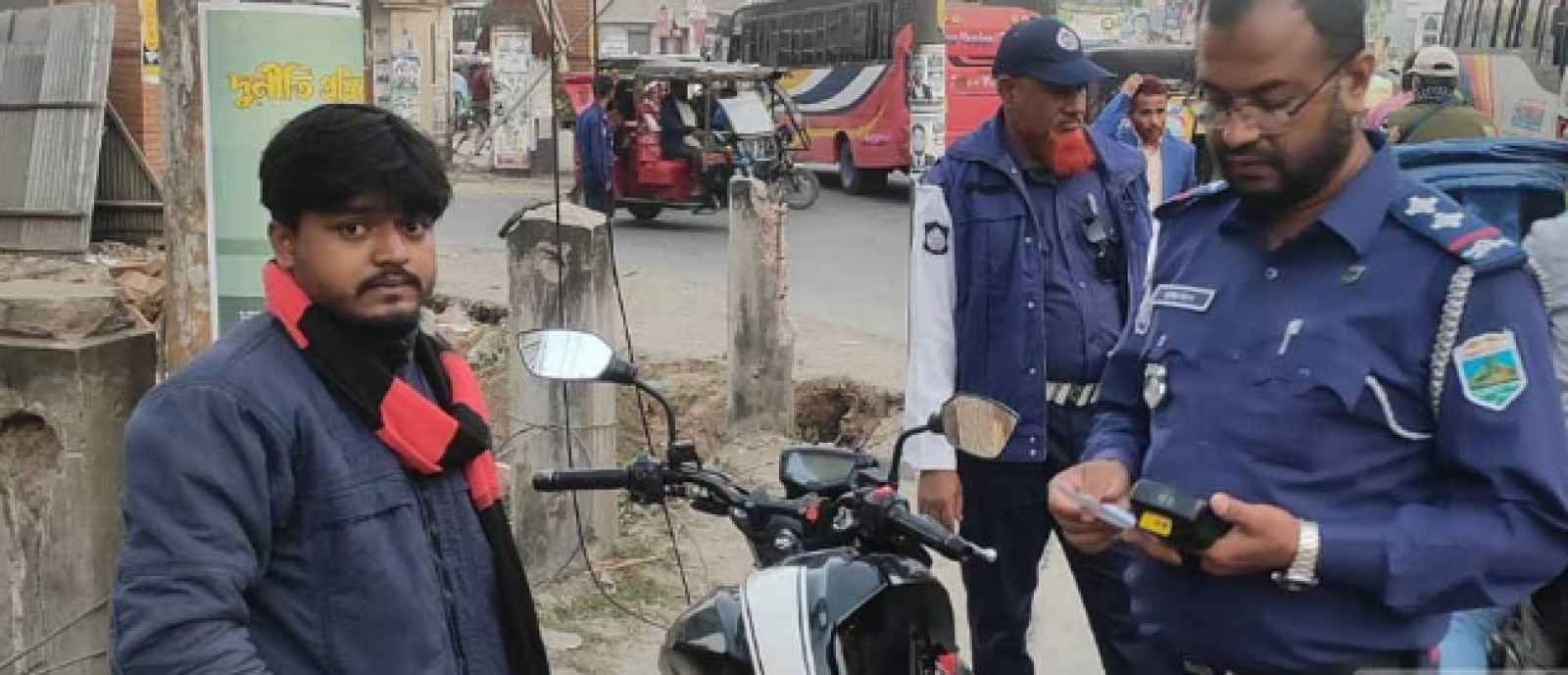 সিরাজগঞ্জে ট্রাফিক জরিমানায় ৩০ লাখের রেকর্ড