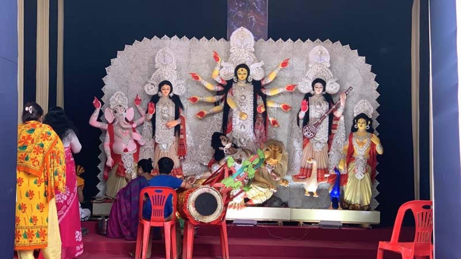 দুর্গতিনাশিনীকে মর্ত্যে আহ্বান জানিয়ে শুরু দুর্গাপূজা