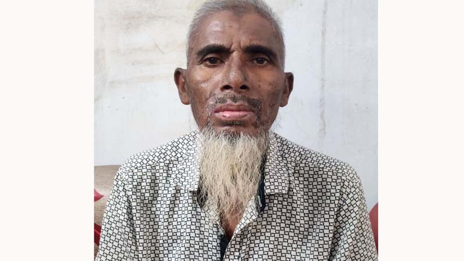 ফার্মেসি থেকে কেনা ভুল ওষুধ খেয়ে মৃত্যু পথযাত্রী নওগাঁর আখের আলী