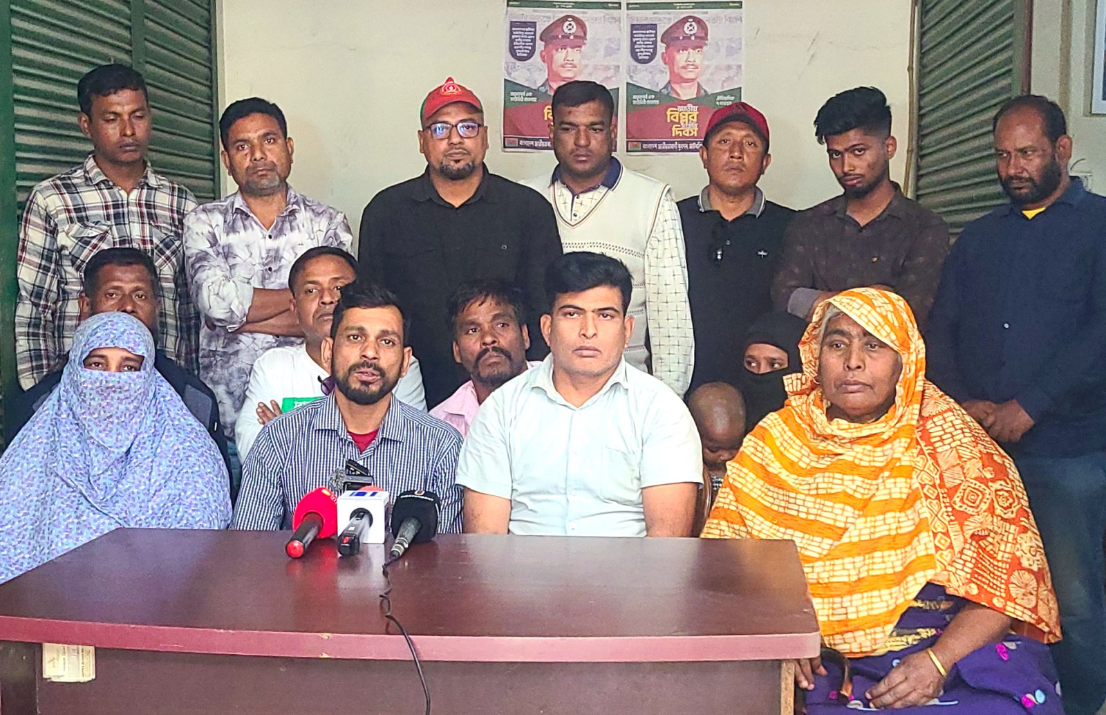 গ্রিসে পাঠানোর প্রলোভনে ইরানে আটকে ৯ যুবককে নির্যাতন, মুক্তিপণ আদায়ের অভিযোগ