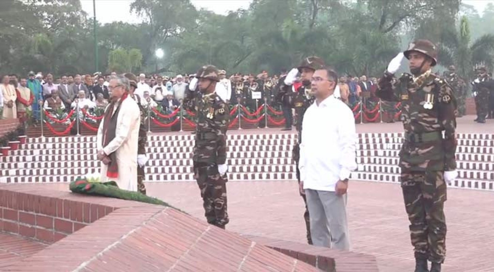 স্মৃতিসৌধে বীর শহীদদের প্রতি রাষ্ট্রপতি ও প্রধানমন্ত্রীর শ্রদ্ধা