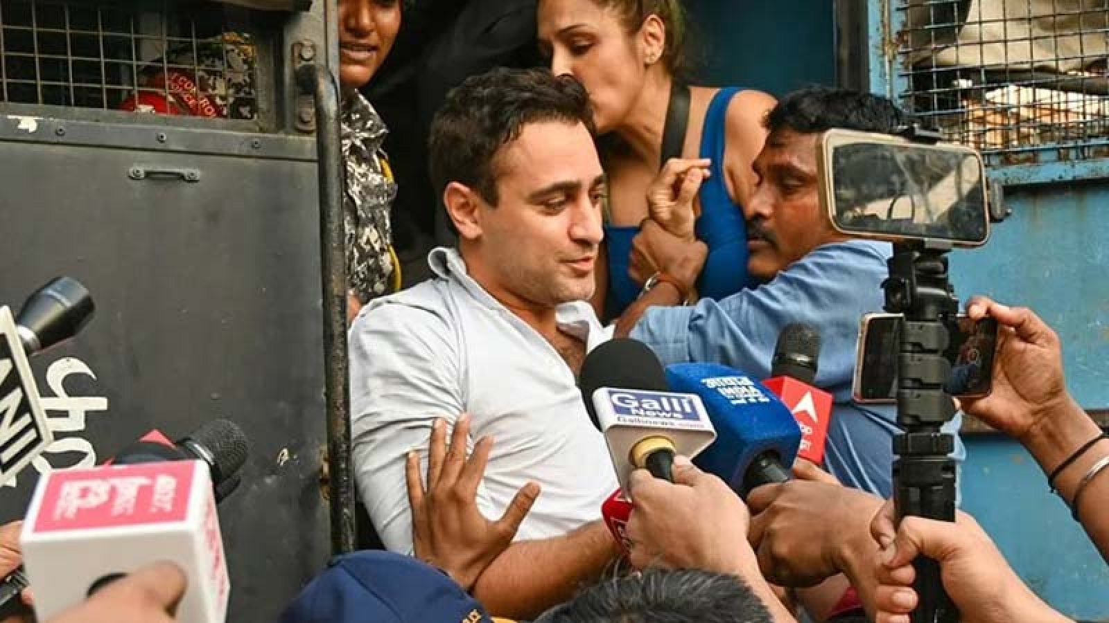 অভিনেতা ইমরান খানকে ভারত ছাড়ার নির্দেশ