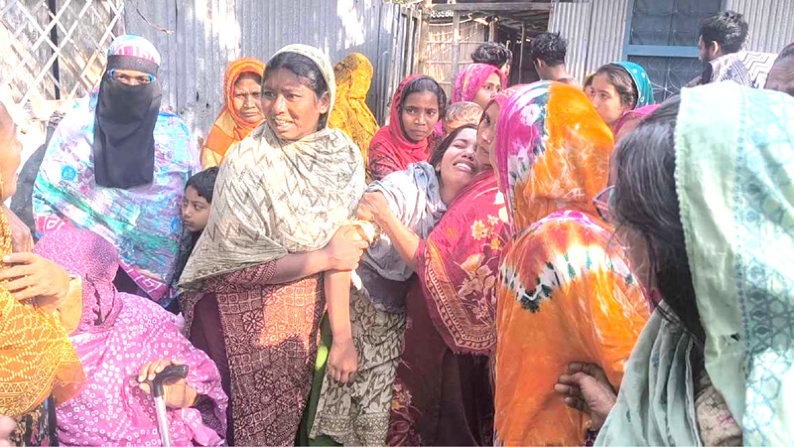 ঈশ্বরদীতে সরিষাখেতে নাতনির বিবস্ত্র মরদেহ, আঙিনায় মিলল দাদির লাশ