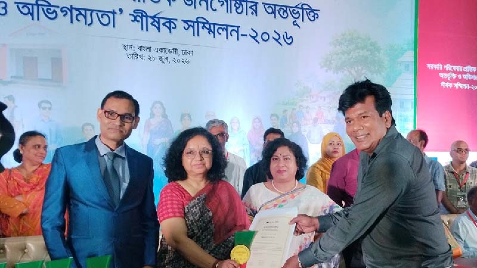 বড়াইগ্রামের অমর ডি কস্তা পেলেন সাংবাদিক ফেলোশিপ সনদ ও সম্মাননা স্মারক