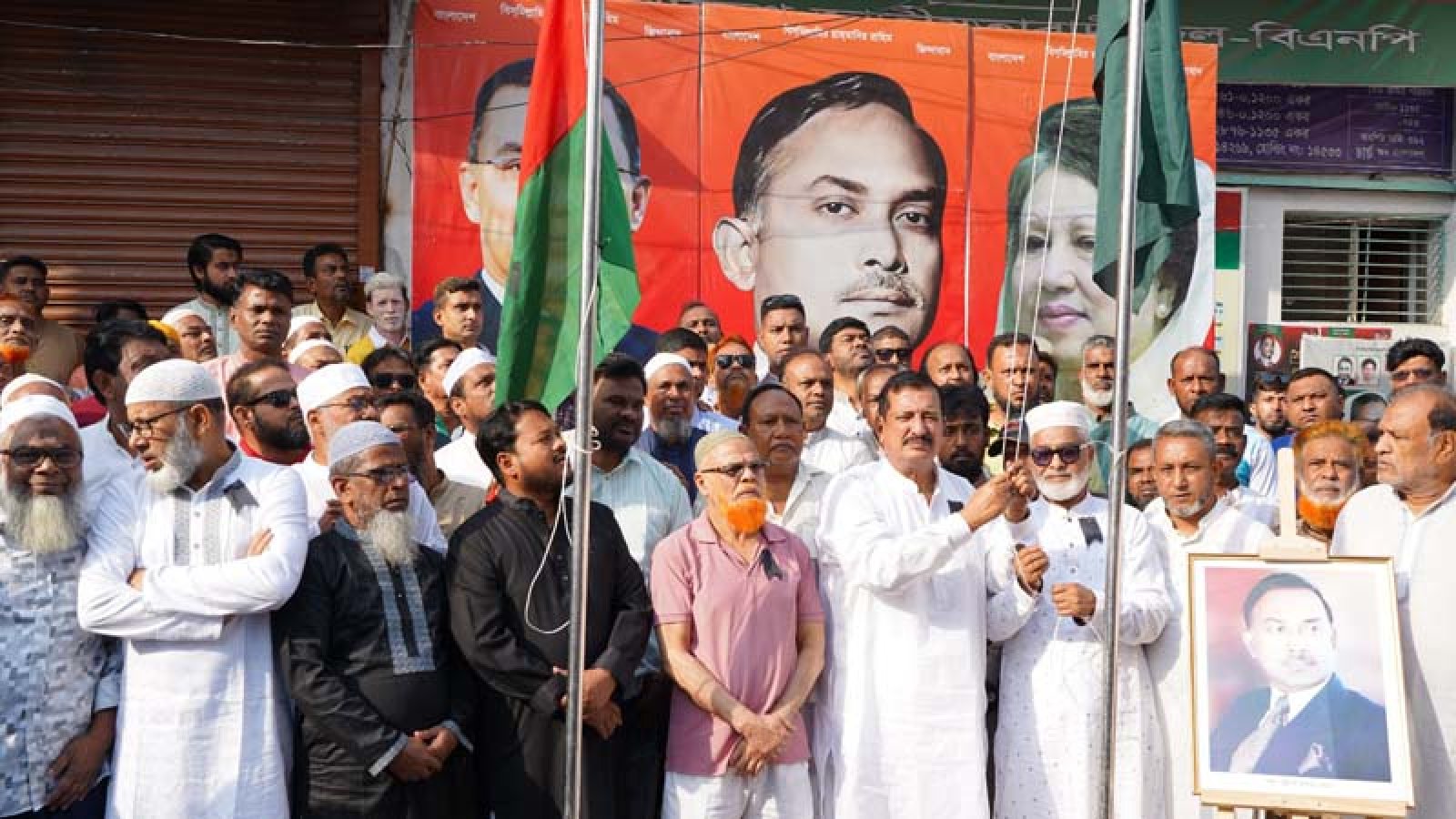 শহীদ রাষ্ট্রপতি জিয়াউর রহমানের শাহাদতবার্ষিকতে পতাকা অর্ধনমিত ও কালো পতাকা উত্তোলন