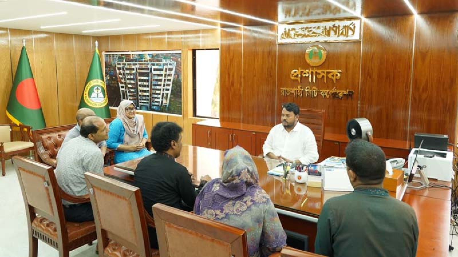 রাসিক প্রশাসকের সাথে শহীদ নজমুল হক বালিকা স্কুলের শিক্ষকদের সৌজন্য সাক্ষাৎ