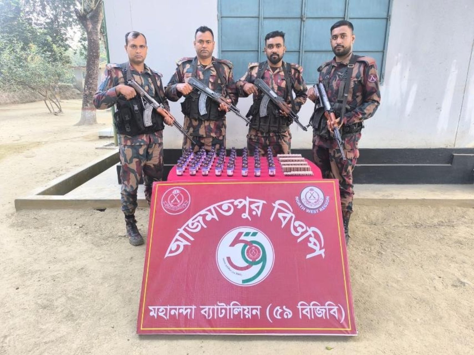 শিবগঞ্জ সীমান্তে সাড়ে চার হাজার নেশা জাতীয় ট্যাবলেট ও সিরাপ জব্দ