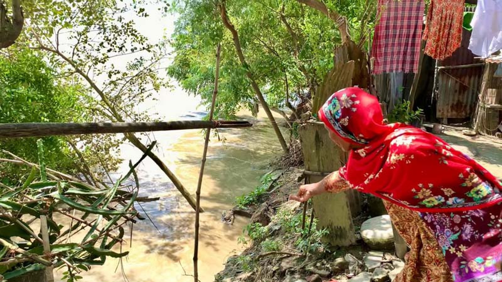 হরিপুরে ব্লক সরে পদ্মায় ভাঙনের শঙ্কা, ডুবেছে ‘মিনি সুইজারল্যান্ড’,