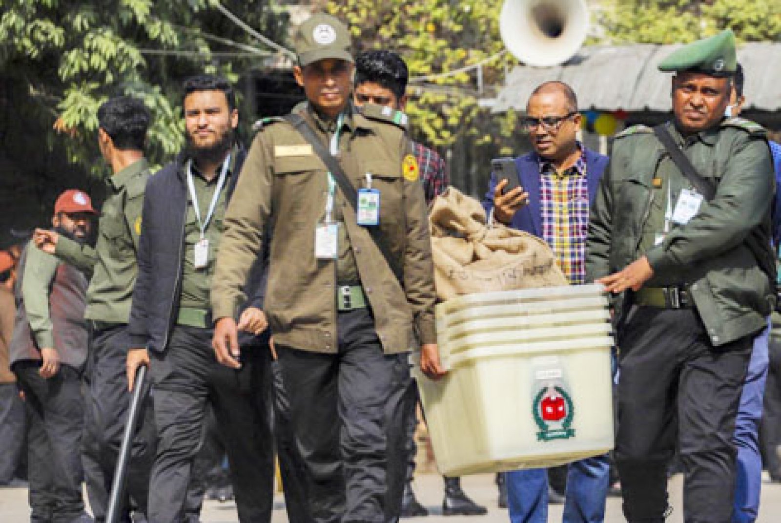 ভোট করতে কোন কোন সামগ্রী লাগে? সরবরাহ কীভাবে, কেন্দ্রে পৌঁছাবে কখন?