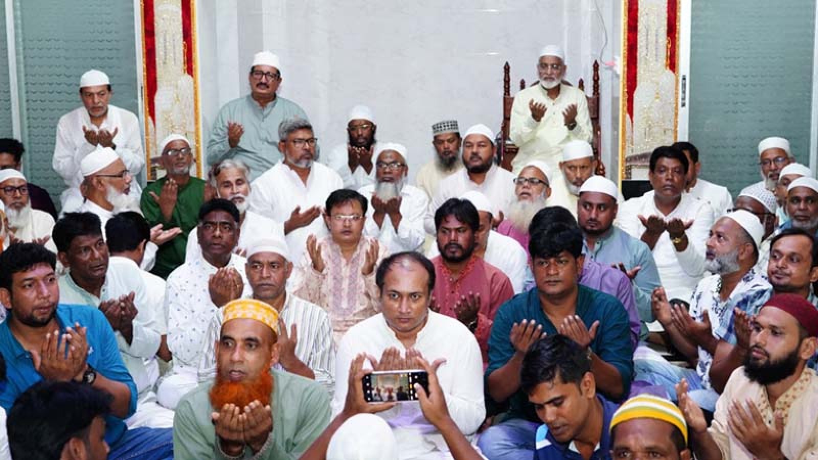 খালেদা জিয়ার ৮২তম জন্মদিনে নগর বিএনপির দোয়া মাহফিল