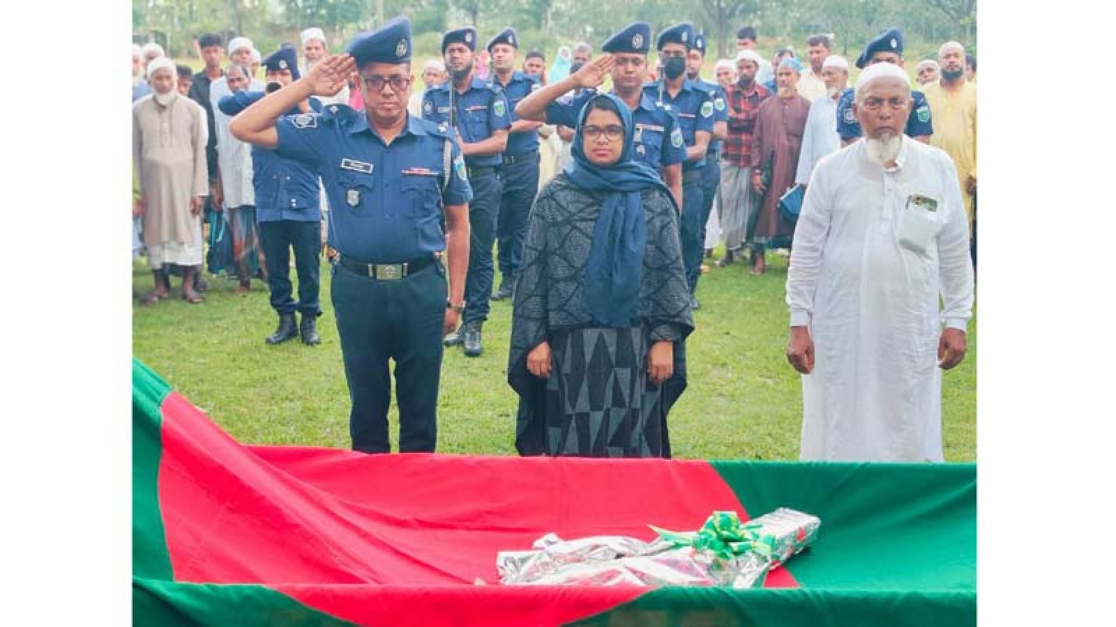 সাপাহারে বীর মুক্তিযোদ্ধা বছির উদ্দিনের রাষ্ট্রীয় মর্যাদায় দাফন সম্পন্ন
