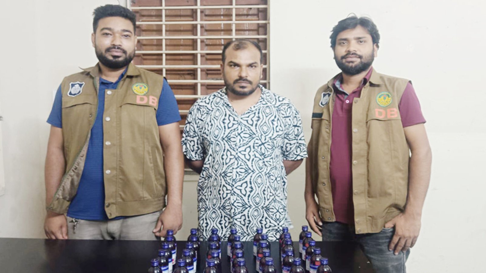 নগরীতে ৩৫ বোতল ইসকাফ সিরাপসহ এক মাদক কারবারি গ্রেপ্তার