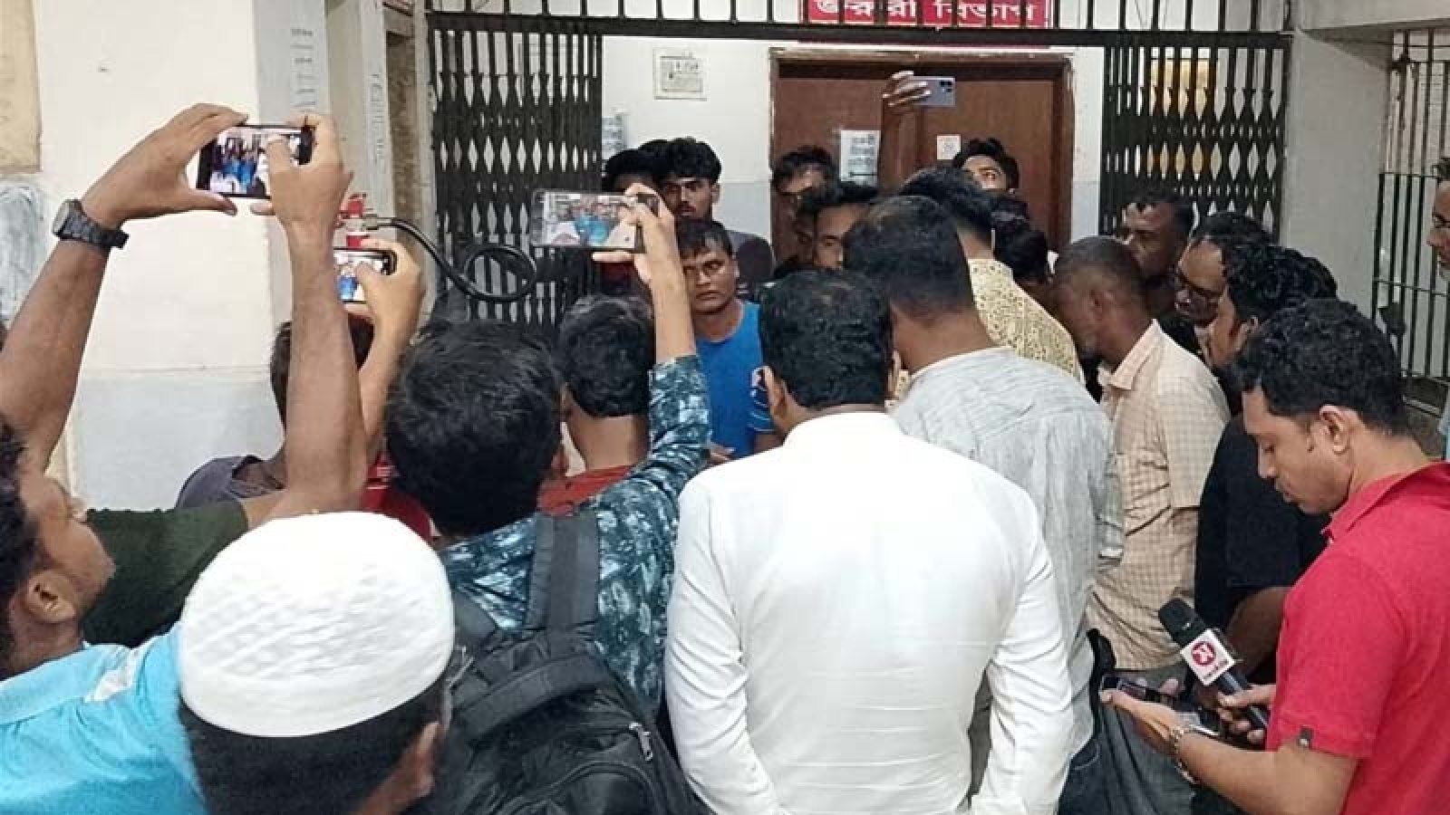 নাটোরে চিকিৎসককে কুপিয়ে হত্যা
