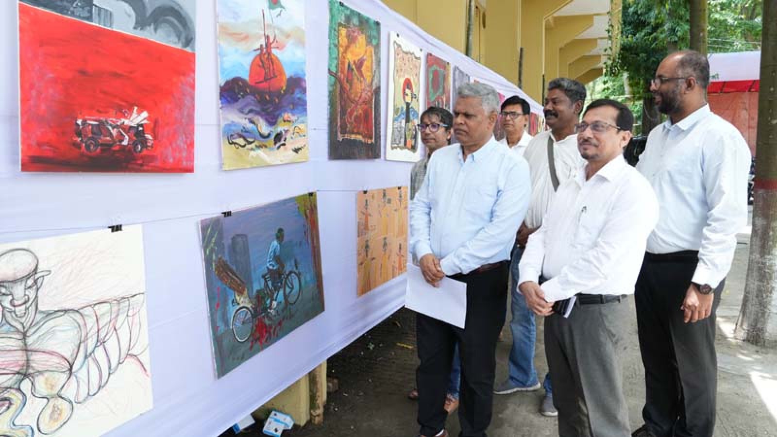 রাবিতে জুলাই গণঅভ্যুত্থান নিয়ে চিত্র প্রদর্শনী শুরু