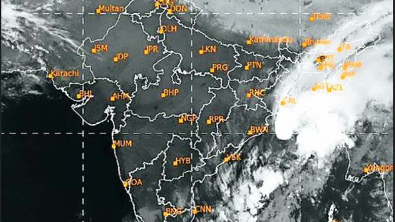 প্রকৃতির রোষে ভারত-পাকিস্তান! ১০০০ কিমি জুড়ে ভয় দেখাচ্ছে ঘূর্ণাবর্ত