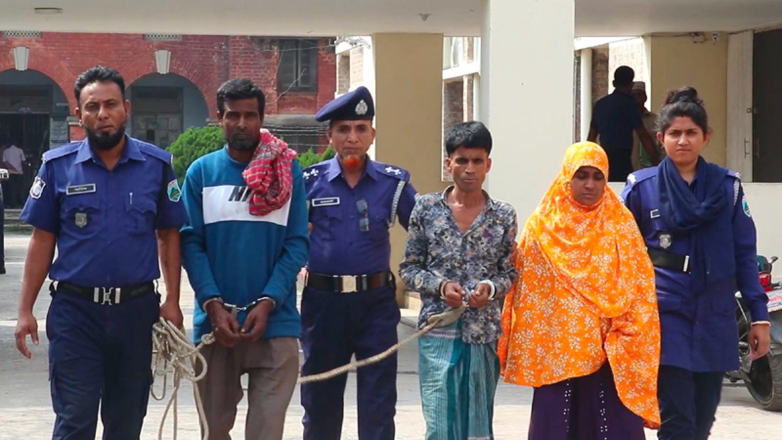 বেড়ায় অটোরিক্সা চালক ফজলু হত্যার রহস্য উদঘাটন, স্ত্রীসহ গ্রেপ্তার ৩