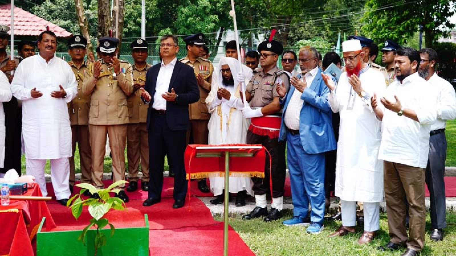 বাংলাদেশ পুলিশ একাডেমিতে বৃক্ষরোপণ করলেন স্বরাষ্ট্র মন্ত্রী
