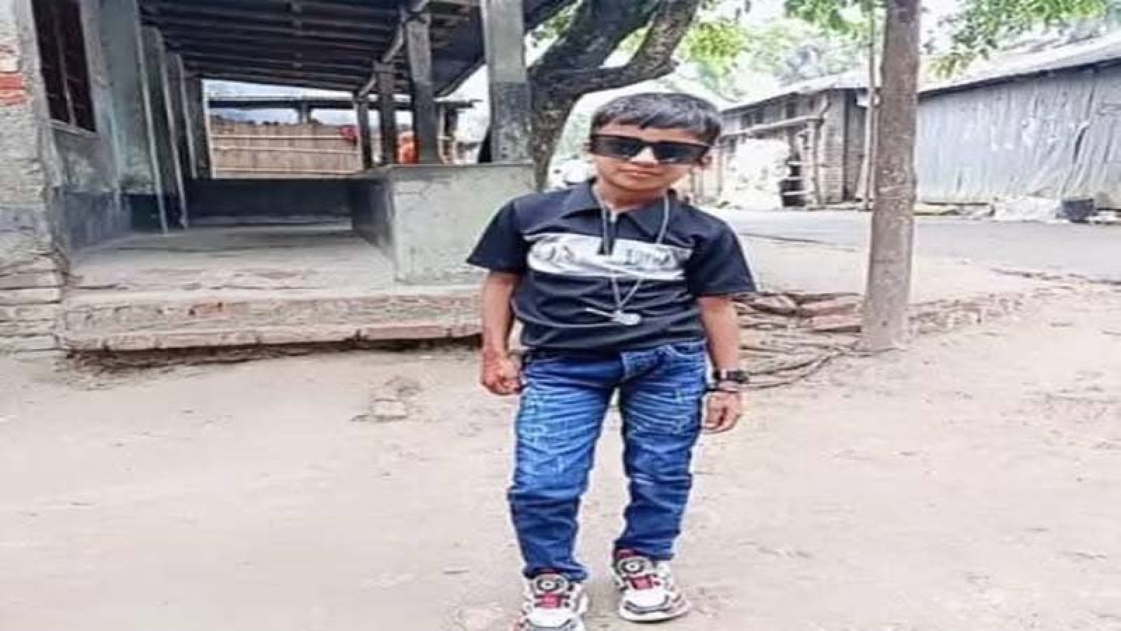 বাবাকে বাঁচাতে গিয়ে প্রাণ গেলো একমাত্র শিশুর