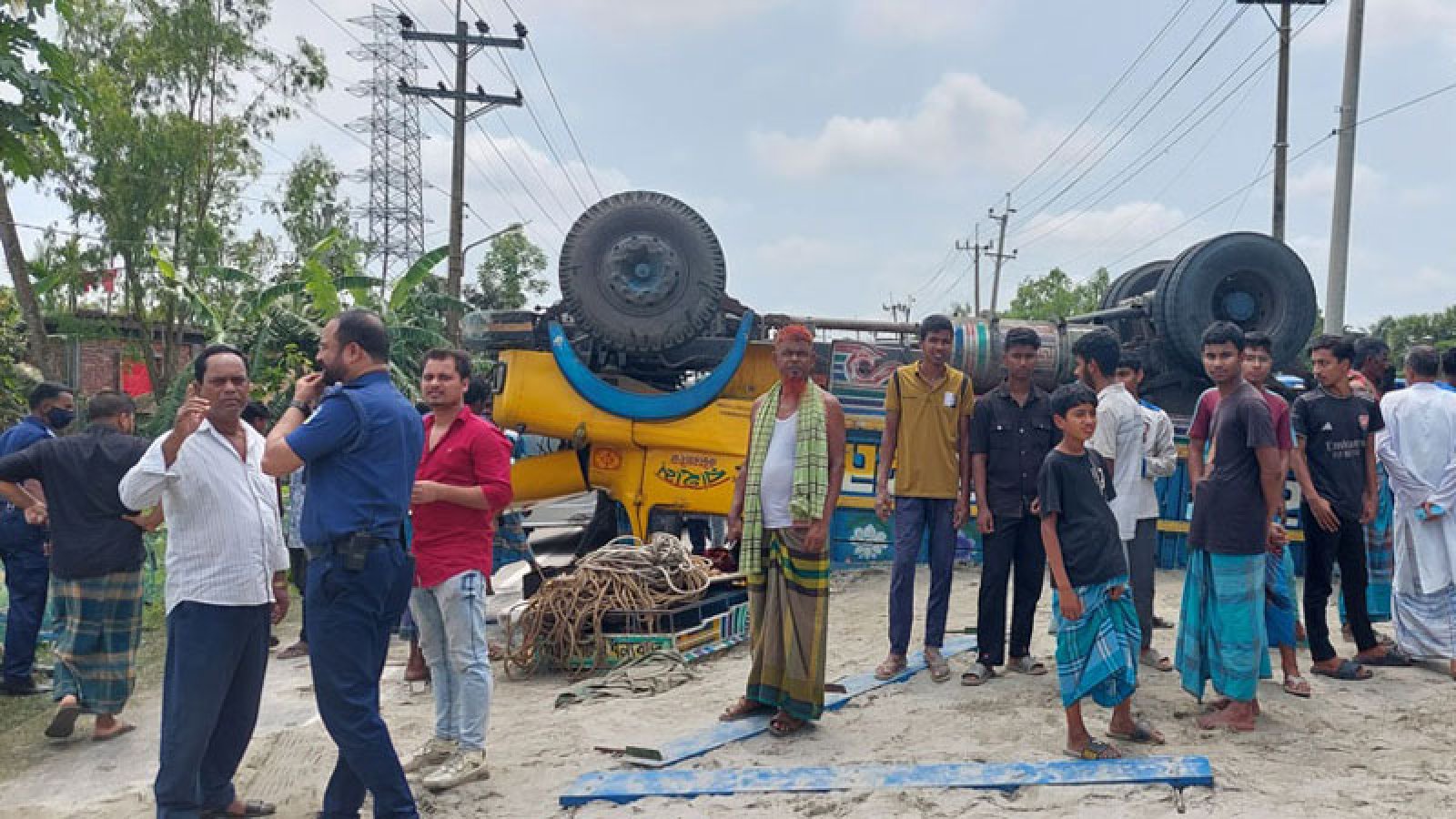 ময়মনসিংহে ট্রাকের ধাক্কায় ৩ নারী নিহত