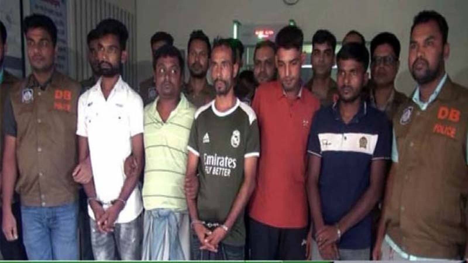 নাটোরে মোটরসাইকেল ও অটোভ্যান উদ্ধার, চোরচক্রের ৬ সদস্য গ্রেফতার