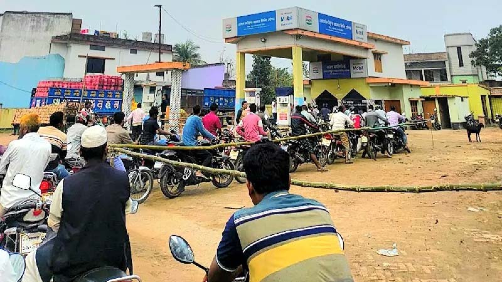 গোমস্তাপুরে ফিলিং স্টেশনে অ্যাপসের মাধ্যেম জ্বালানি তেল বিক্রি শুরু বুধবার