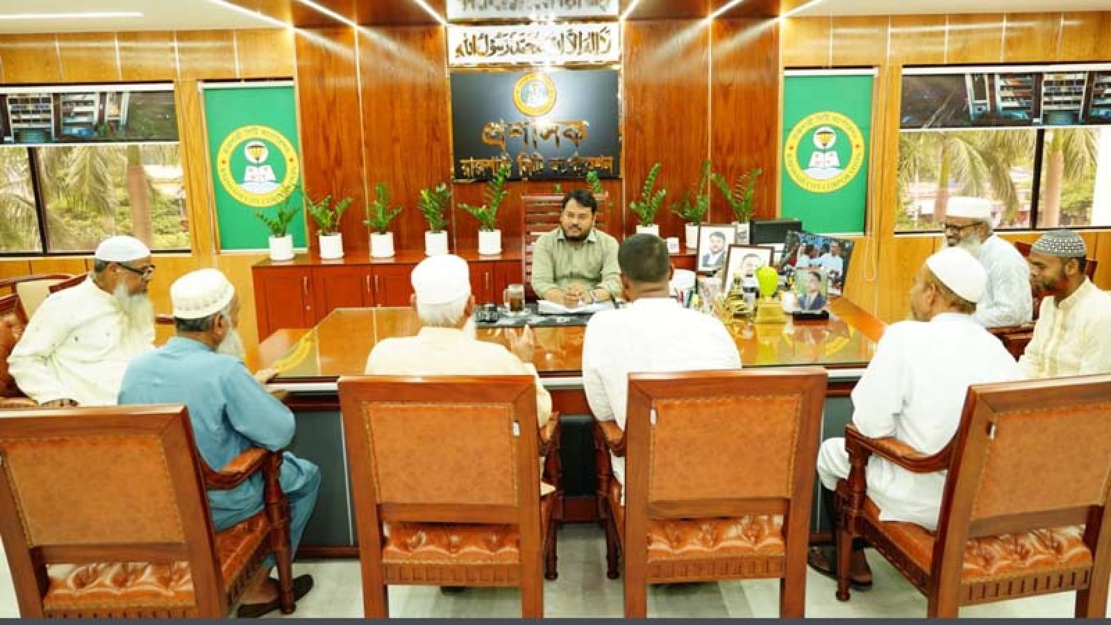 রাসিক প্রশাসকের সঙ্গে বাইতুল মামুর আহলে হাদীস জামে মসজিদ কমিটির সৌজন্য সাক্ষাৎ