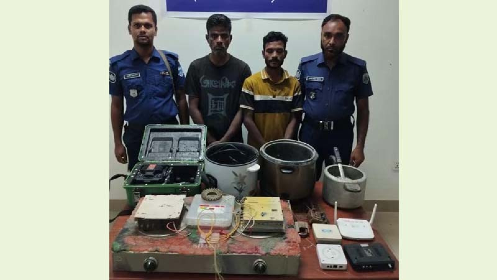 পত্নীতলায় চুরি যাওয়া মালামালসহ দুইজন গ্রেফতার