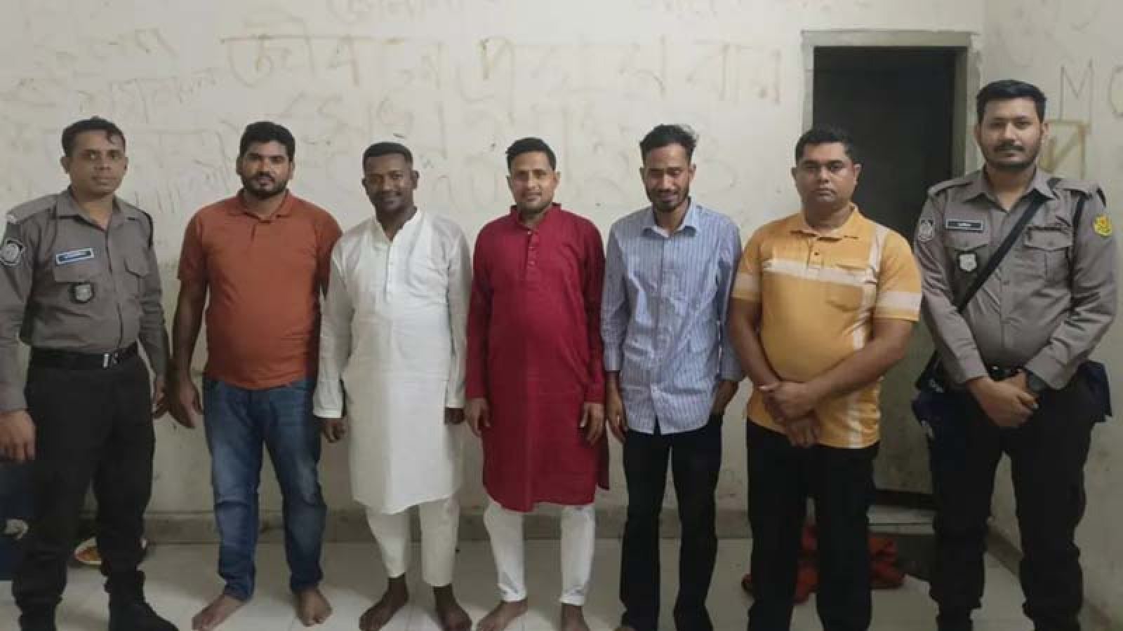 আওয়ামী লীগের ঝটিকা মিছিল : পানি উন্নয়ন বোর্ড কর্মচারীসহ ৫ জন গ্রেপ্তার